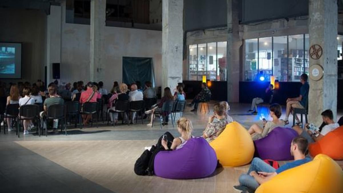 Центр Довженко в Киеве закрыли из-за неплатежеспособности Центр Довженко в Киеве закрыли из-за неплатежеспособности