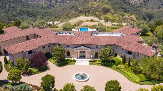 Будинок, в яком живуть принц Гаррі та Меган Маркл Будинок, в яком живуть принц Гаррі та Меган Маркл