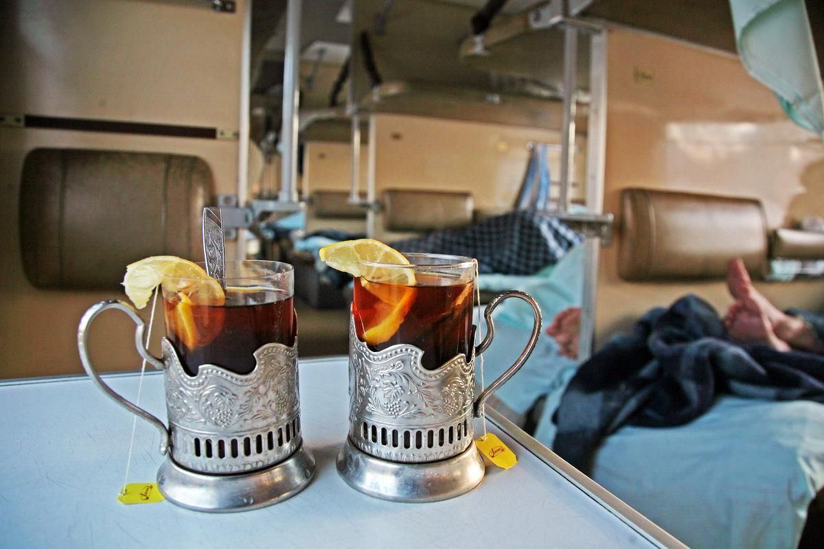 Після відновлення роботи поїздів провідники не пропонуватимуть напої та кондитерські вироби Після відновлення роботи поїздів провідники не пропонуватимуть напої та кондитерські вироби