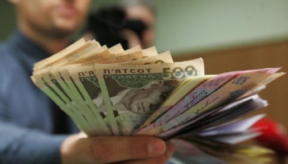 Средняя зарплата в Украине в апреле 2020 снизилась: сумма от Госстата
