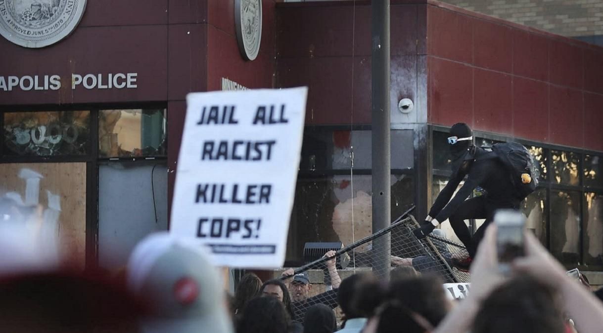 В Миннеаполисе 28 мая 2020 ввели режим надзвичайнои ситуации В Миннеаполисе 28 мая 2020 ввели режим надзвичайнои ситуации