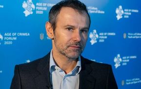 Вакарчук обнародовал декларацию: Land Rover, рояль и 3,7 миллиона гривен доходов