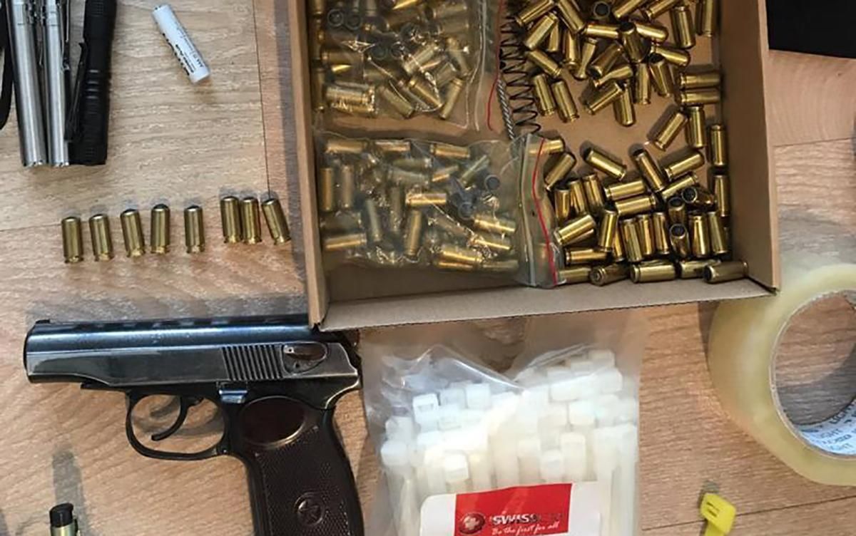 Озброєна банда грабувала підприємства на Київщині: відео затримання Озброєна банда грабувала підприємства на Київщині: відео затримання