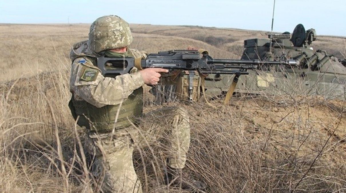 Доба на Донбасі: поранені український захисник та боєць окупанта Доба на Донбасі: поранені український захисник та боєць окупанта