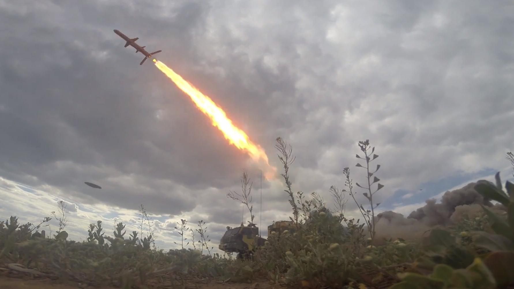 Техніка війни: Кремль занепокоєний випробуванням РК "Нептун" в Україні. ЗСУ отримали нові БТР-4Е
