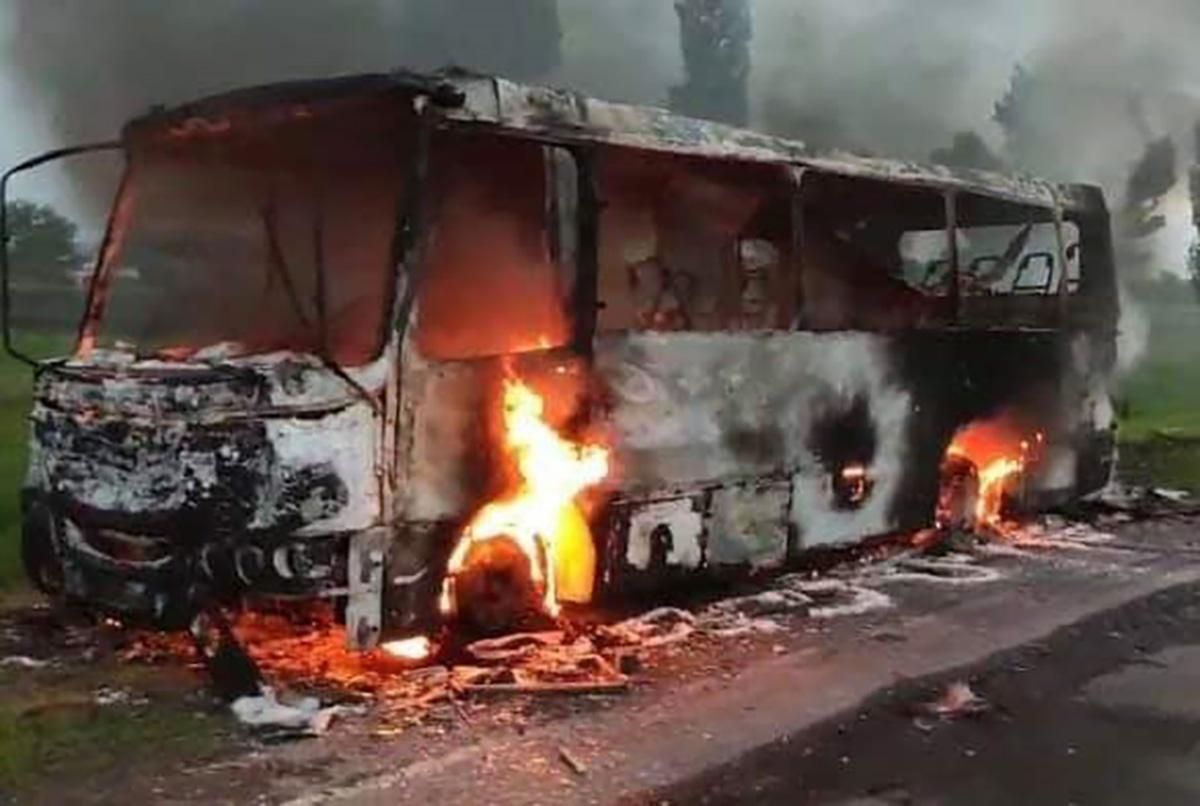 Автобус загорівся біля Дніпра 29 травня 2020: фото, відео