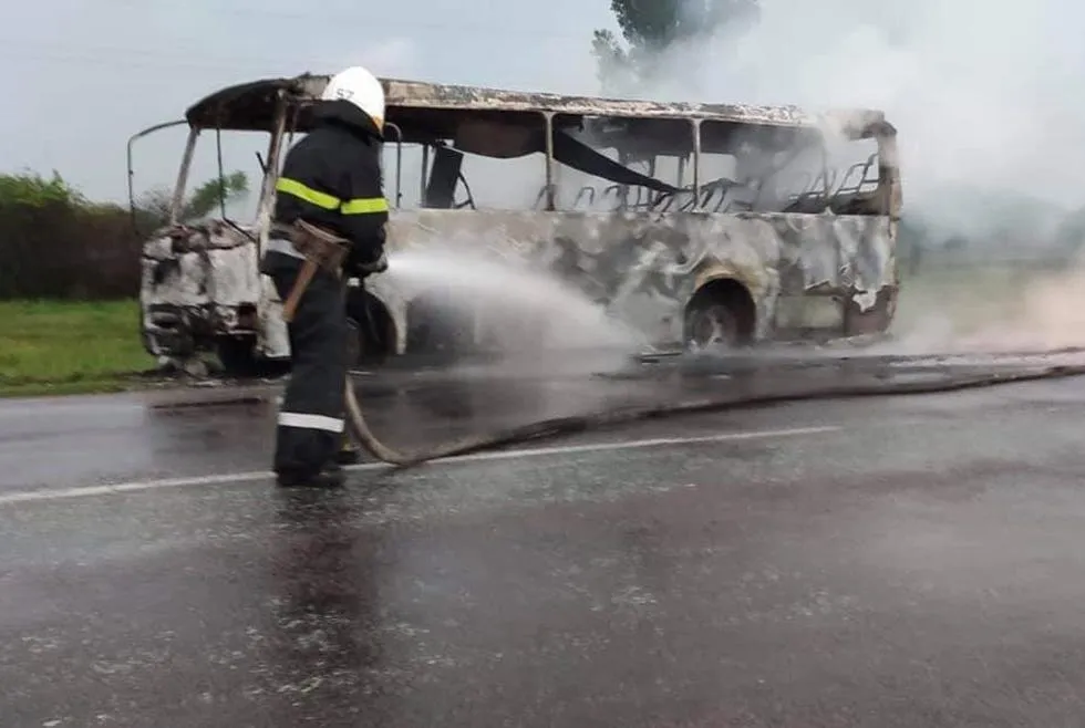 рейсовий автобус загорівся під Дніпром рейсовий автобус загорівся під Дніпром