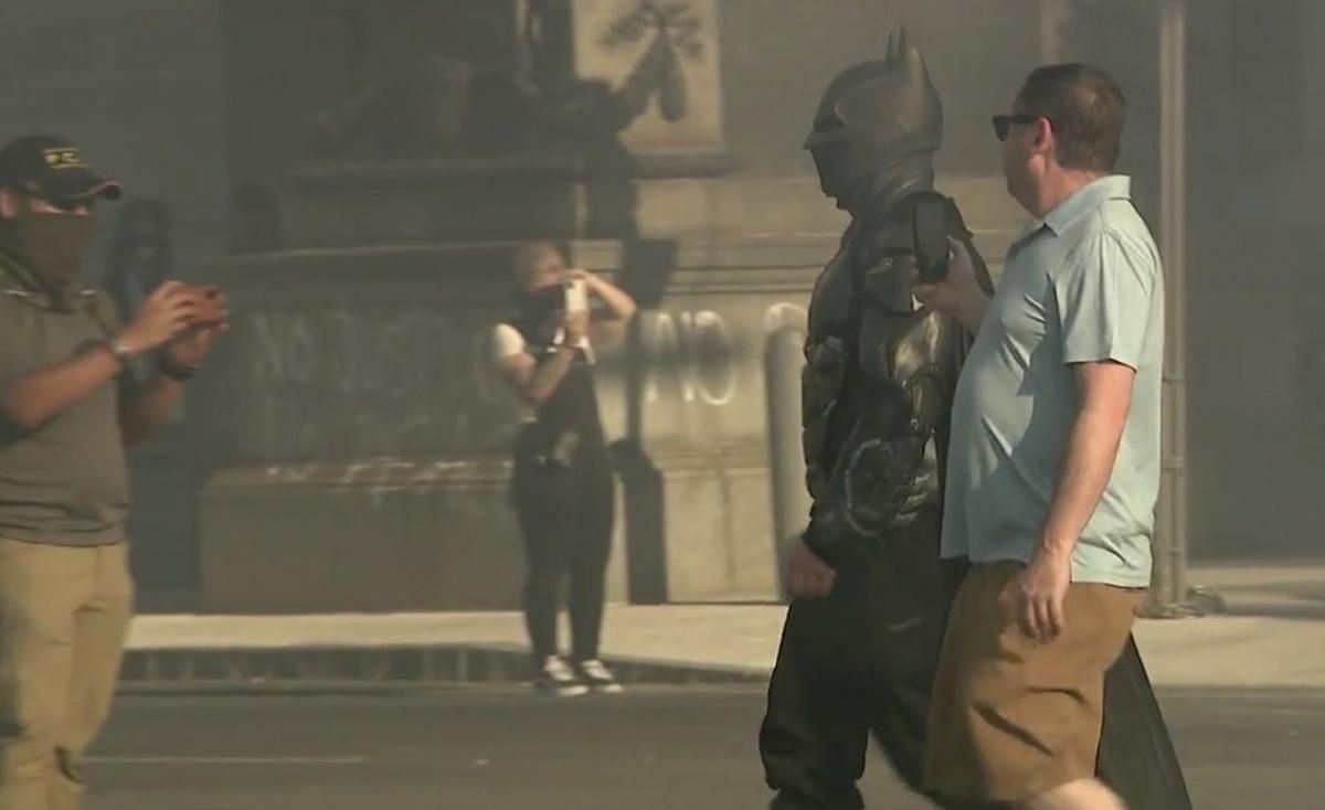 Бетмен і Джокер на протестах в США 30 травня 2020: відео Бетмен і Джокер на протестах в США 30 травня 2020: відео