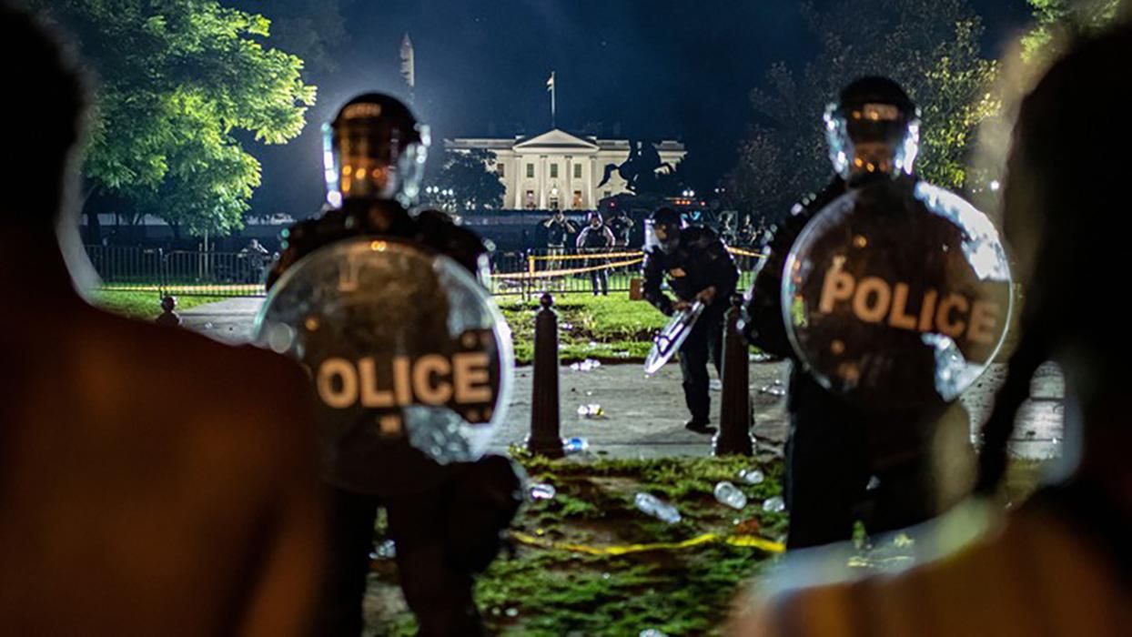 Комендантский час в Вашингтоне 31 мая 2020: Трамп в бункере Комендантский час в Вашингтоне 31 мая 2020: Трамп в бункере