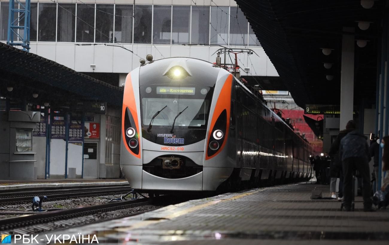 Перші поїзди відправилися в Україні після карантину – фото та відео