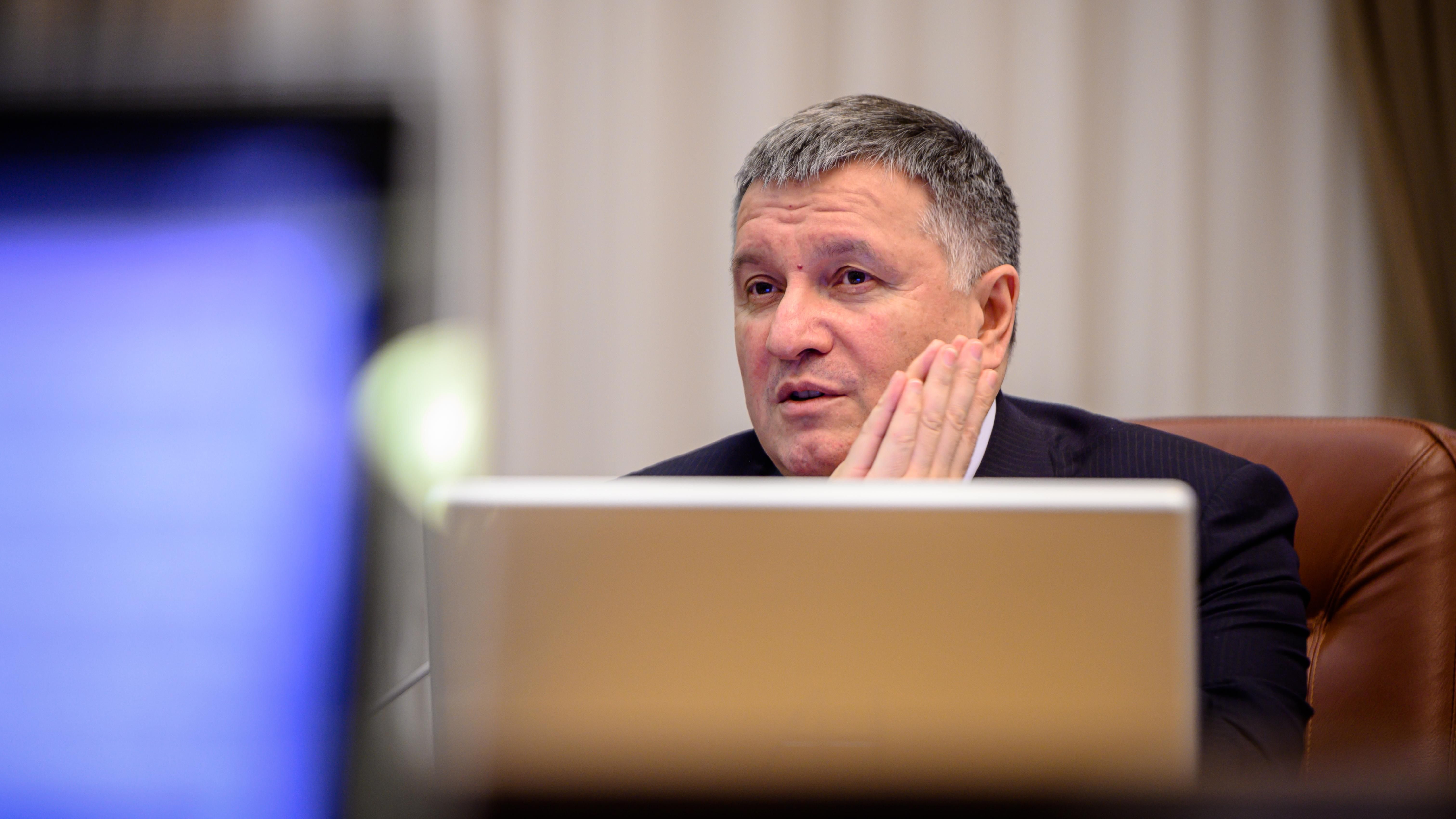 В Раде будут собирать подписи за отставку Авакова В Раде будут собирать подписи за отставку Авакова