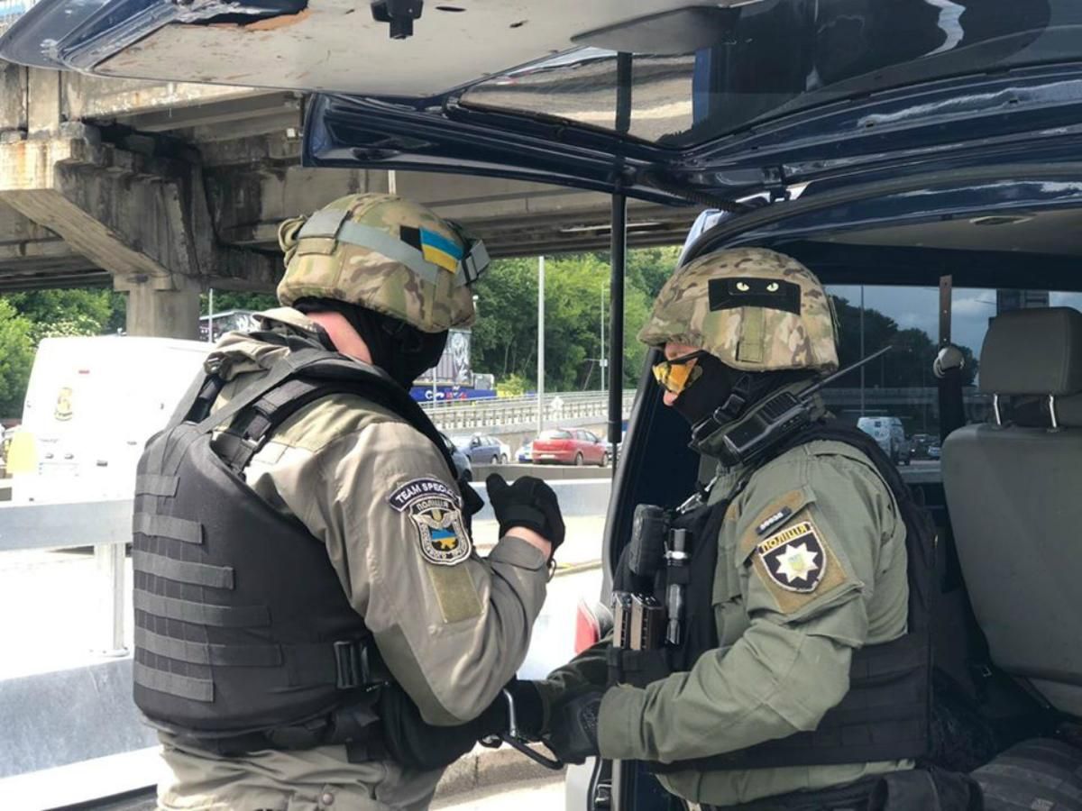 Міст Метро замінували 1 червня 2020: відео затримання мінера Міст Метро замінували 1 червня 2020: відео затримання мінера