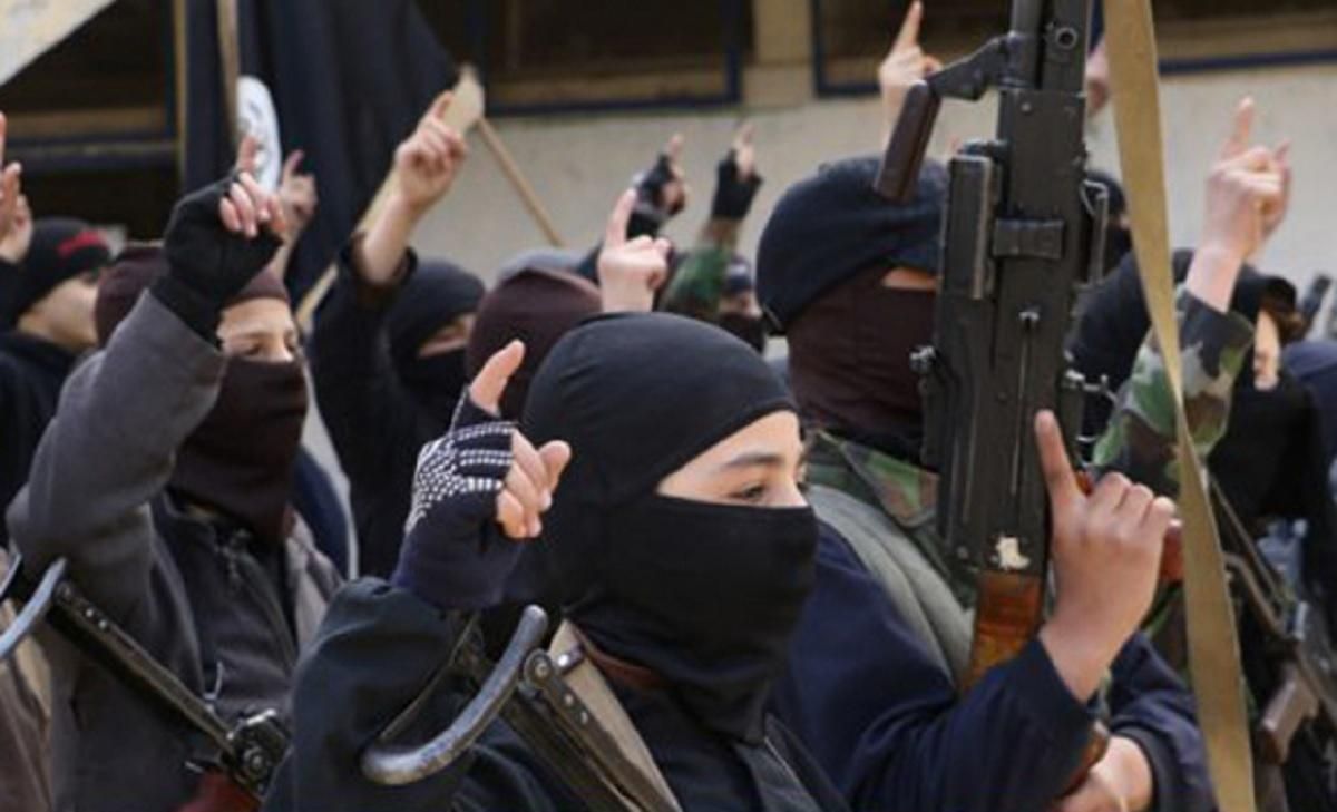 На Донбассе боевики вербуют несовершеннолетних украинцев На Донбассе боевики вербуют несовершеннолетних украинцев