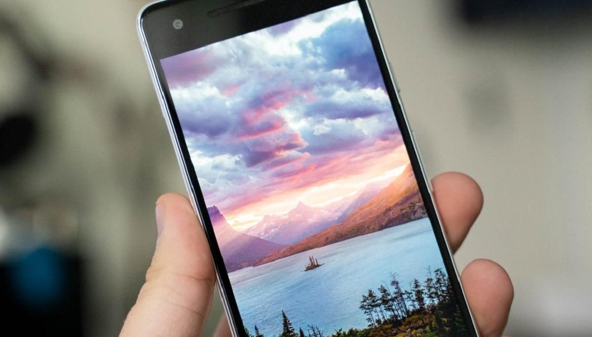 Обои на рабочий стол превращают Android-смартфоны в "кирпичи" Обои на рабочий стол превращают Android-смартфоны в "кирпичи"