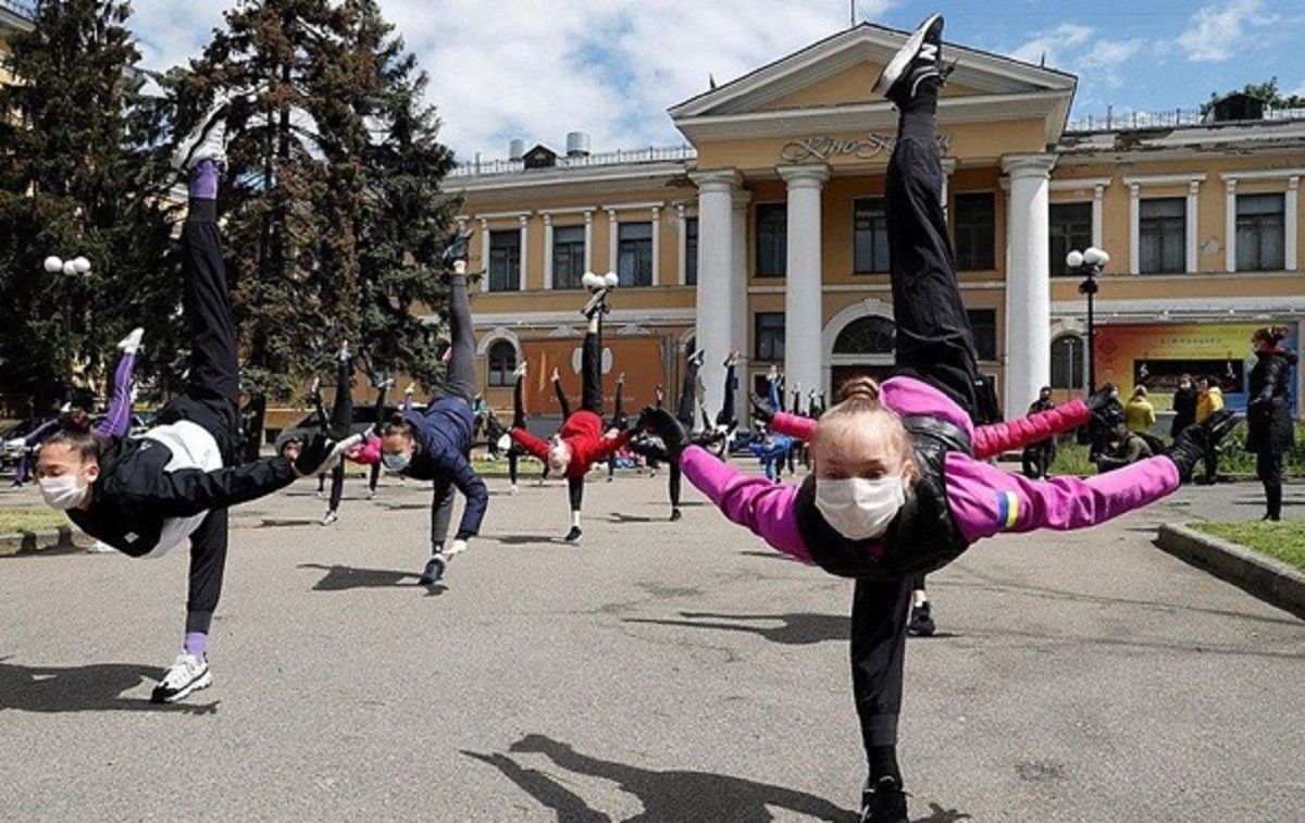 Будущие олимпийские чемпионки оказались на улице: подробности