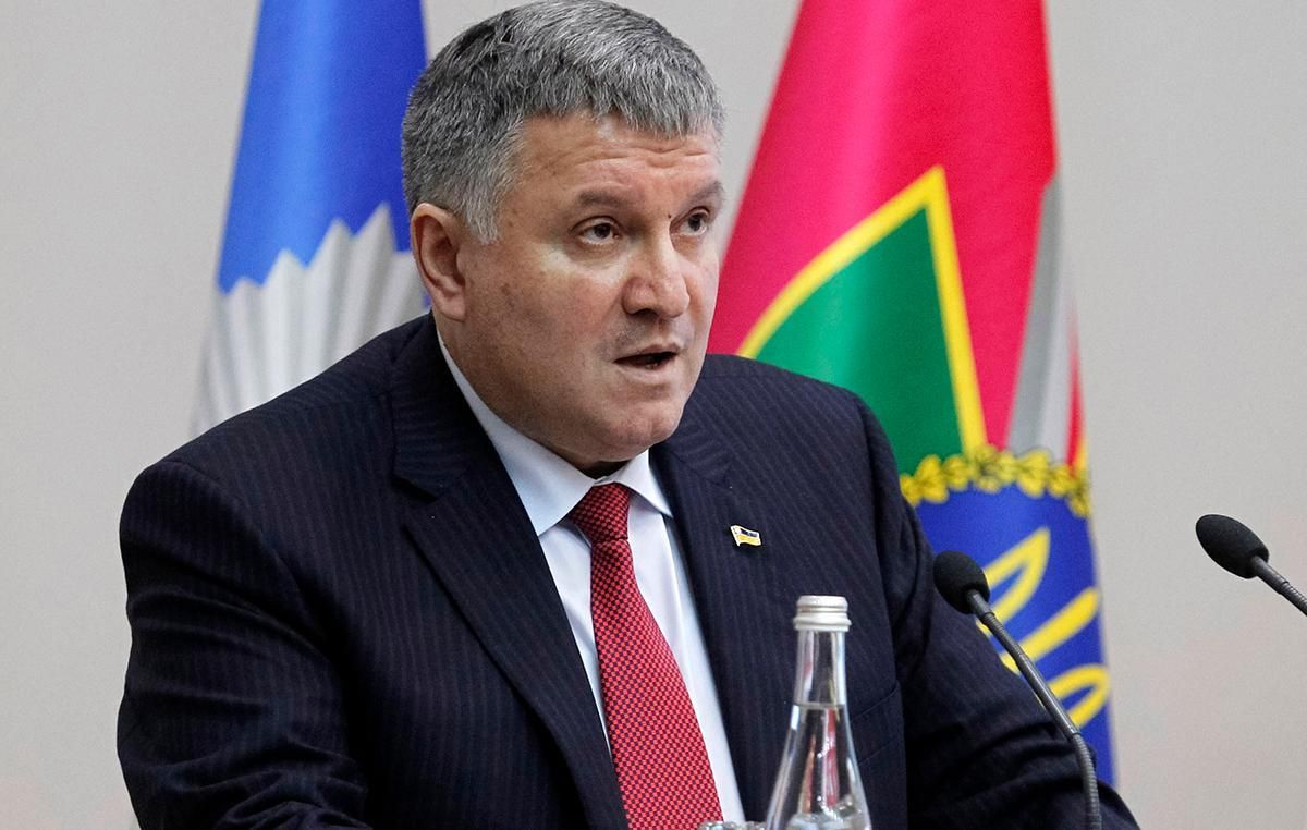 "Євросолідарність" та "Батьківщина" не дадуть підписів на відставку Авакова "Євросолідарність" та "Батьківщина" не дадуть підписів на відставку Авакова