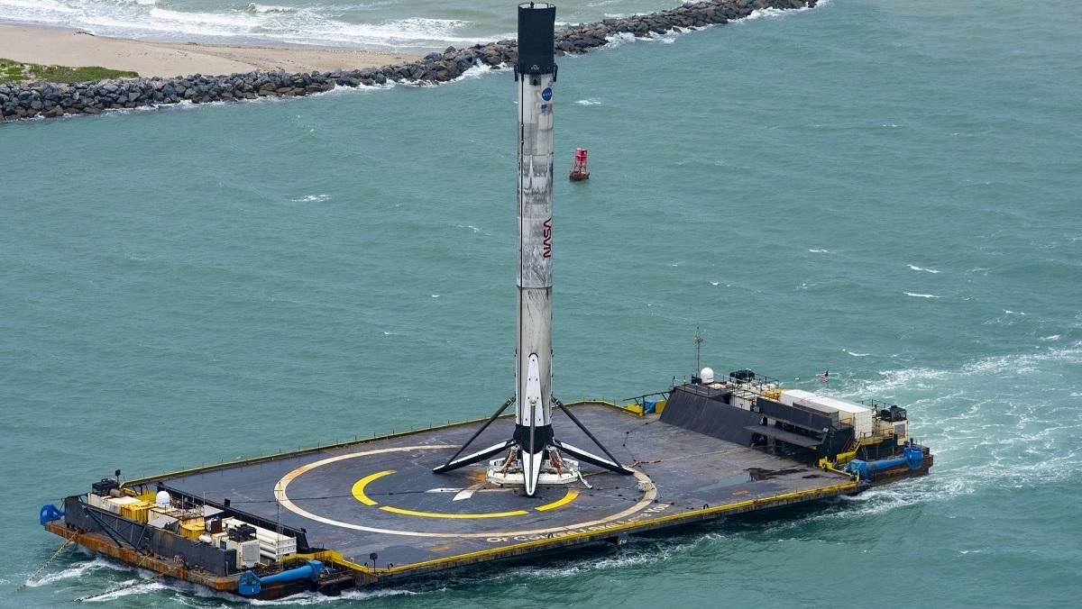 SpaceX доставила в порт ступень ракеты Falcon 9: видео
