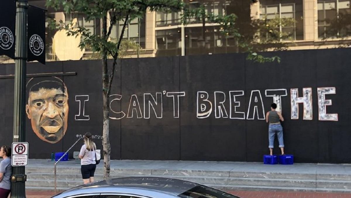 Apple загородила фірмові магазини у США, щоб захиститися від погромів та мародерства Apple загородила фірмові магазини у США, щоб захиститися від погромів та мародерства