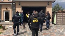 Рушниці, пістолети та ножі: в учасників перестрілки у Броварах провели обшуки – фото Рушниці, пістолети та ножі: в учасників перестрілки у Броварах провели обшуки – фото