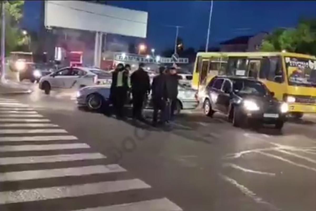 ДТП в Одесі - підліток вкрав авто і втікав від копів ДТП в Одесі - підліток вкрав авто і втікав від копів