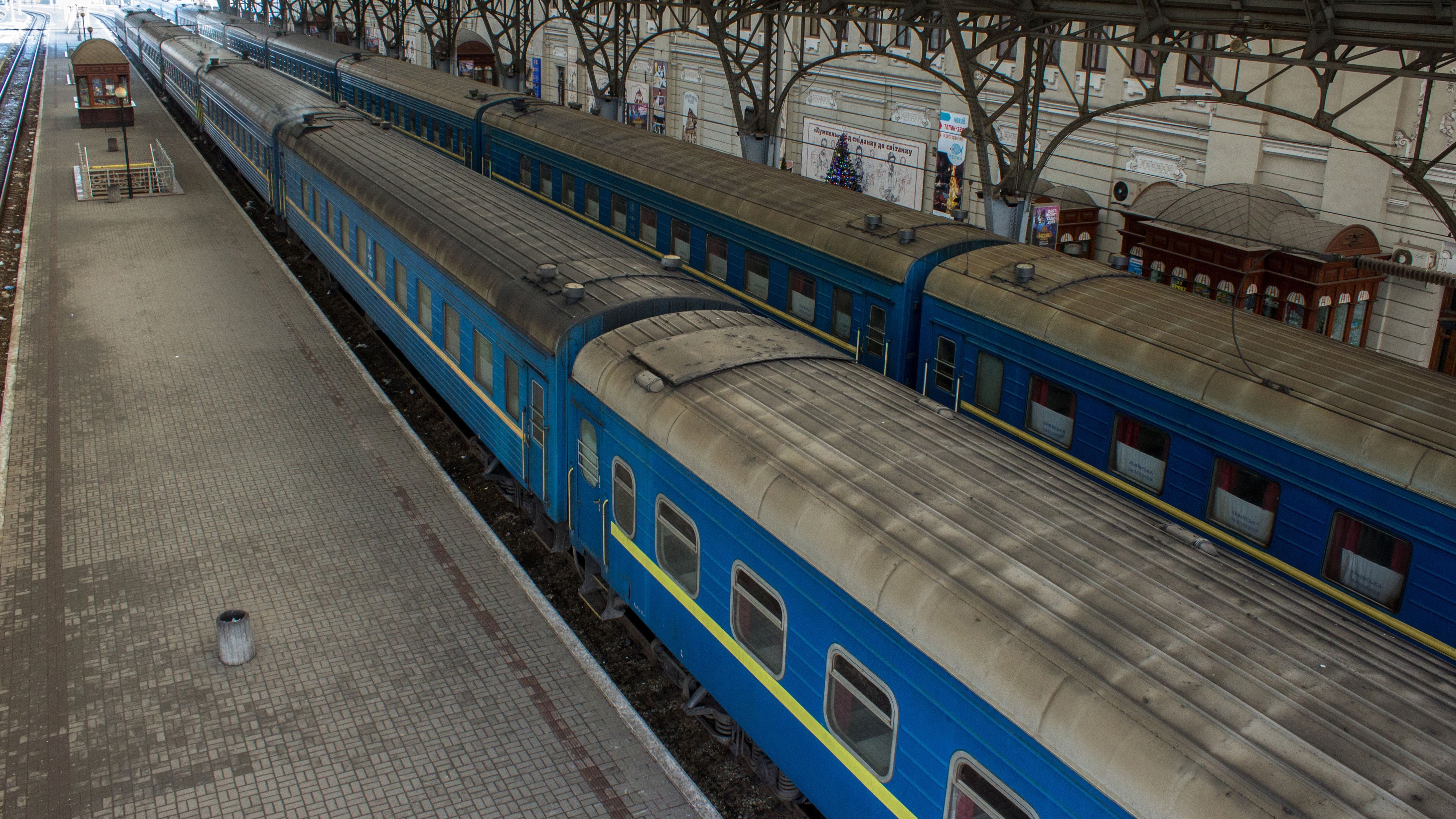 Укрзализныця запустила первые поезда на Запад Украины: по каким направлениям