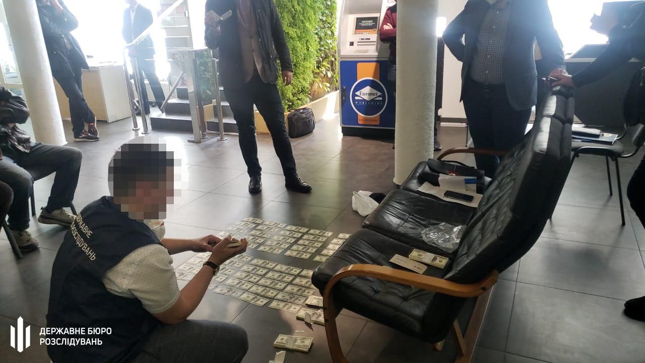 ДБР затримало на отриманні 100 тисяч доларів київського прокурора: деталі ДБР затримало на отриманні 100 тисяч доларів київського прокурора: деталі