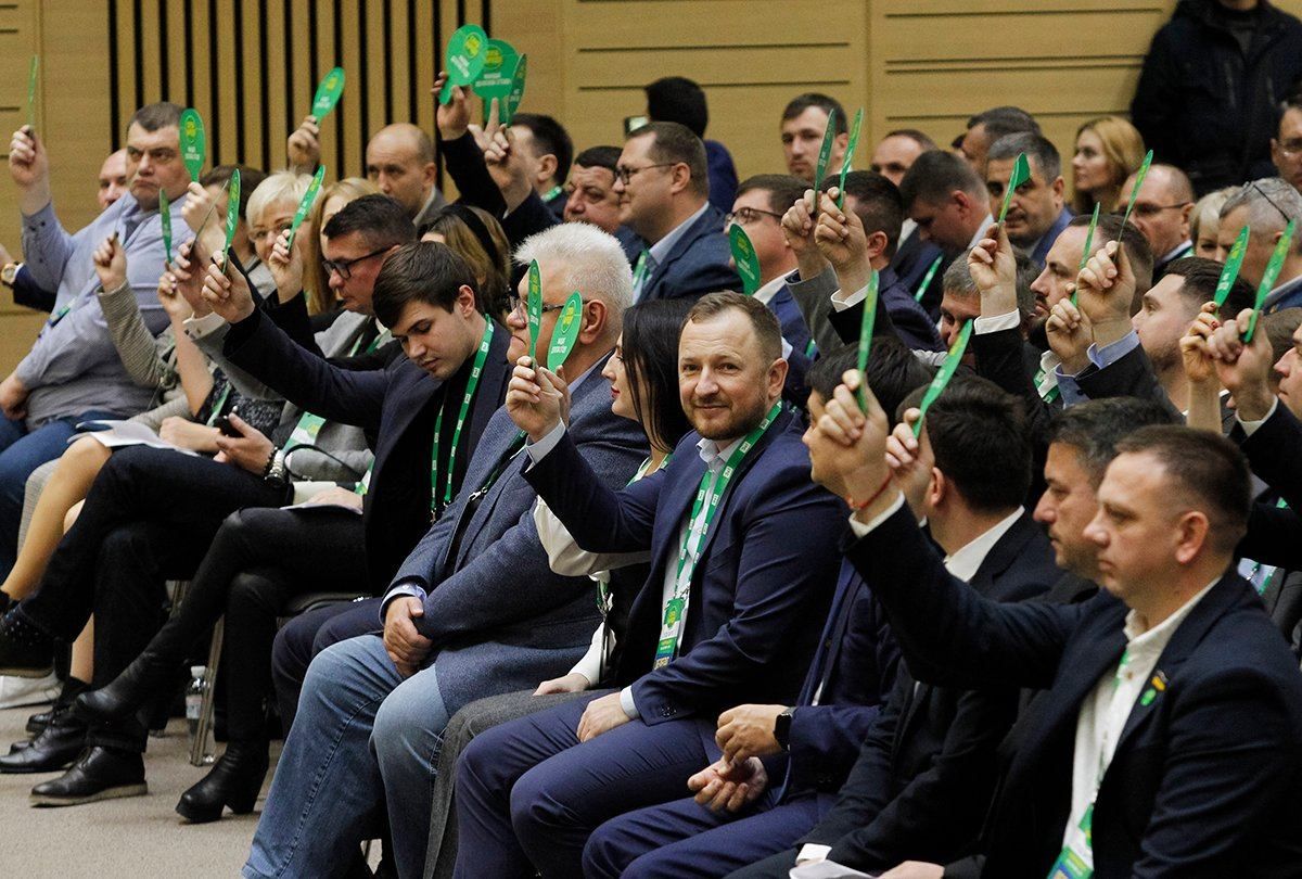На праймериз в Киеве победит тот, кого за руку приведет Зеленский, – политтехнолог