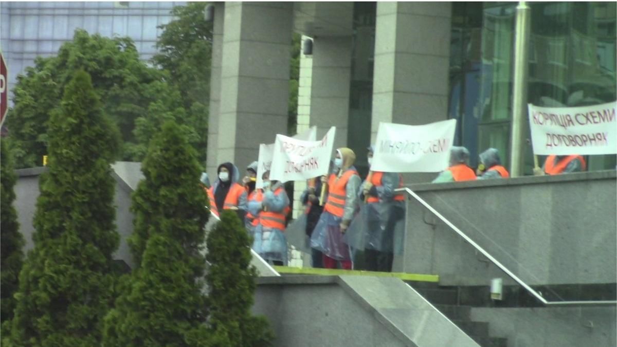 За псевдомітингуючих під Укрзалізницею та Мінінфраструктури візьмуться правоохоронці