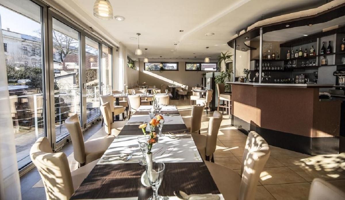 У Києві 5 червня 2020 не відкрили приміщення кафе та ресторанів У Києві 5 червня 2020 не відкрили приміщення кафе та ресторанів