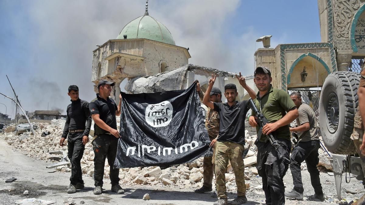 Солдати Іраку з прапором ІД