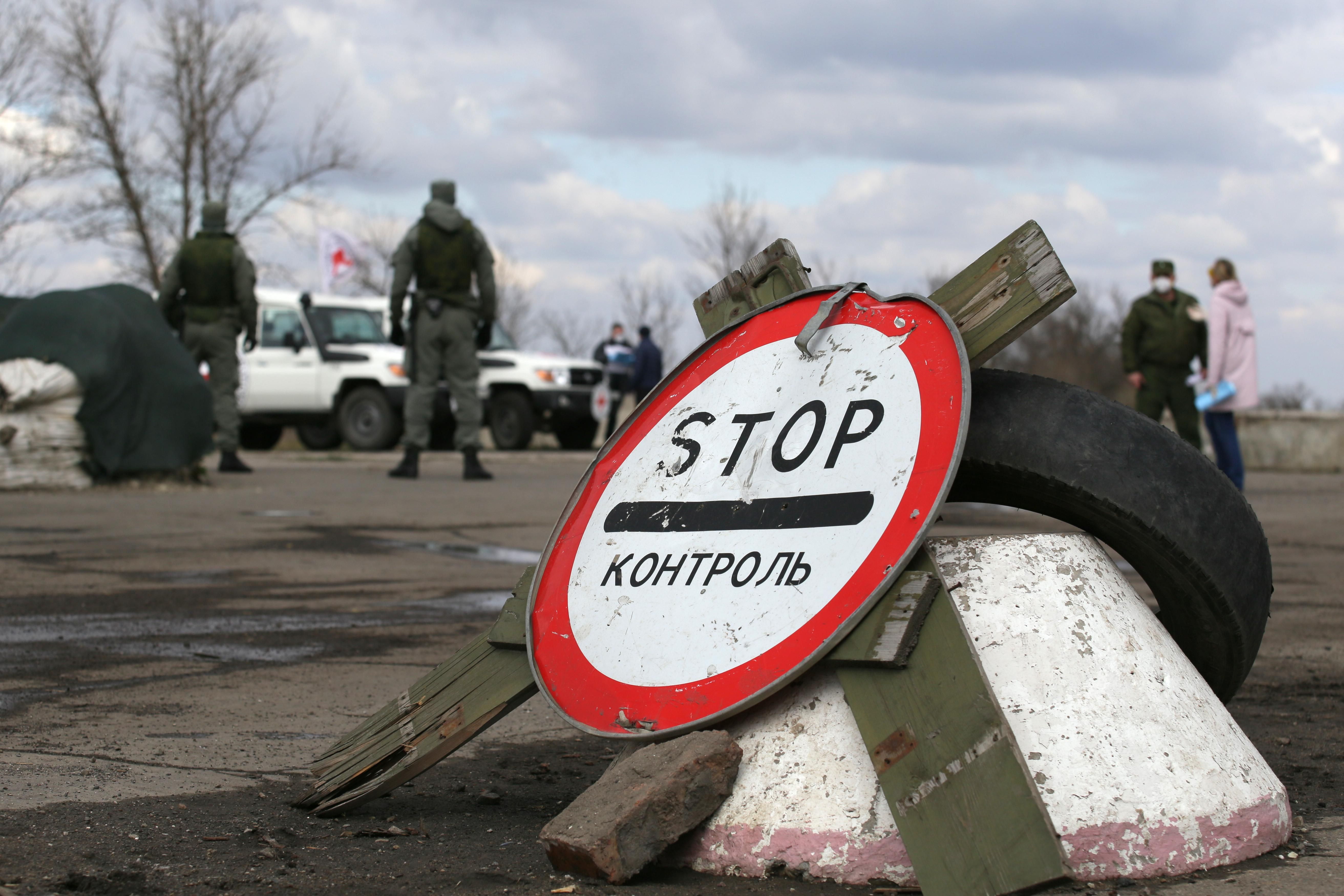 Бойовики нікого не пропускають на підконтрольну Україні територію, – Резніков