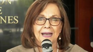 Сенаторка з Мексики випадково оголила груди під час онлайн-конференції: фото 18+