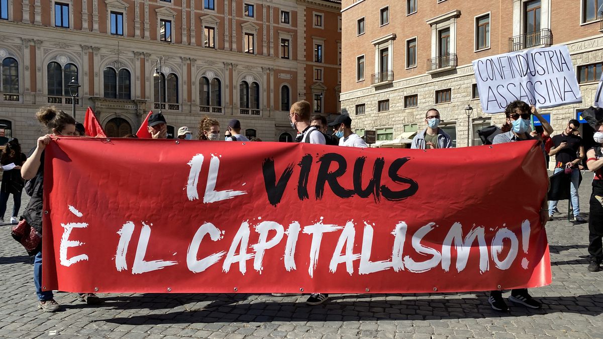 Митинг против COVID-19 в Риме: полиция применила слезоточивый газ и водометы