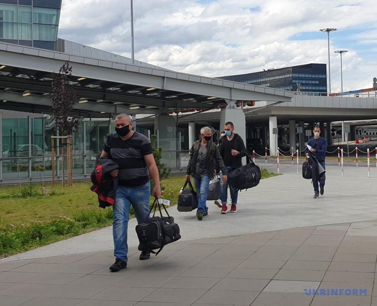 До Польщі прибули літаки з українськими заробітчанами 6.06.2020