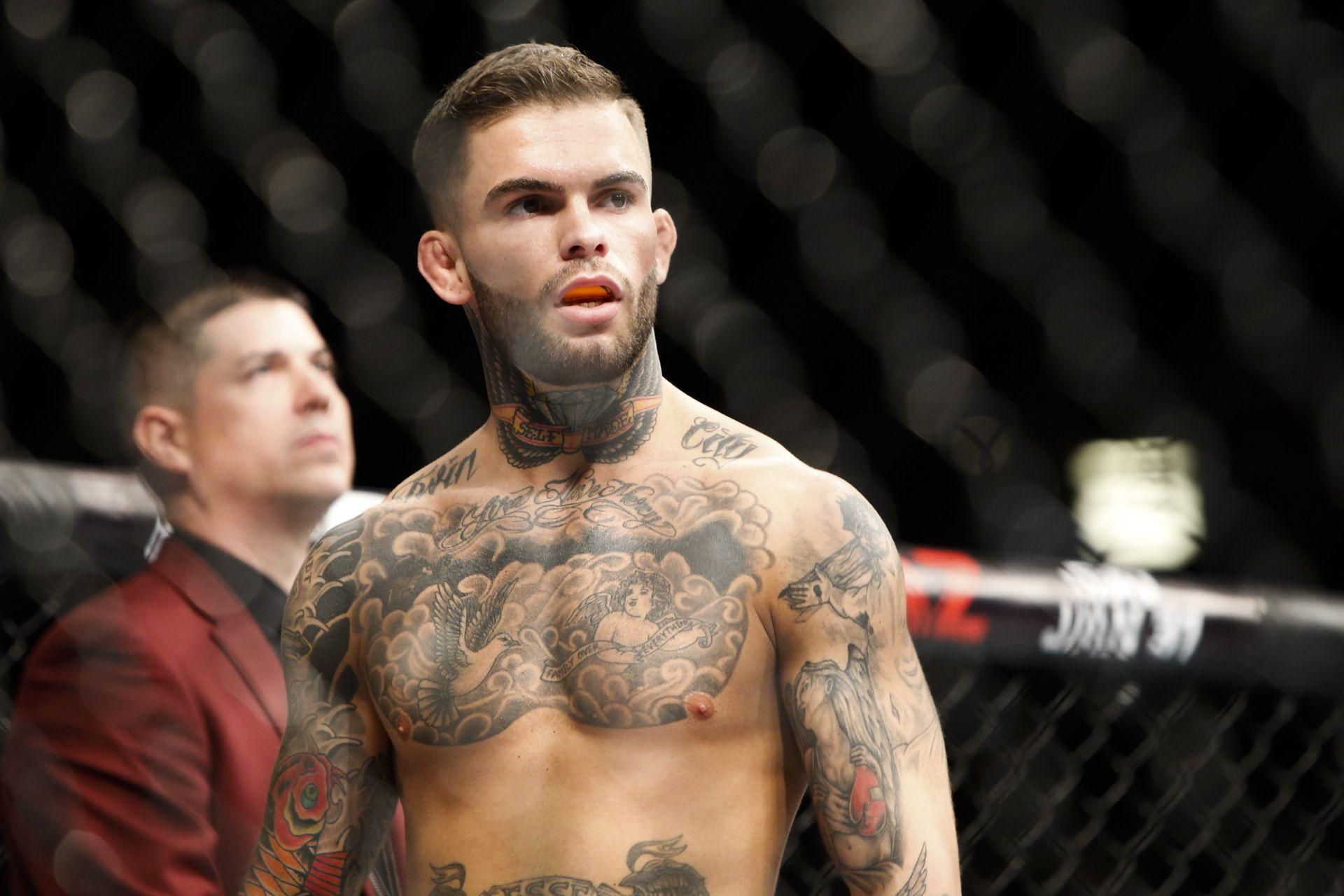 Одной правой: боец UFC отправил соперника спать мощным контрхуком – видео