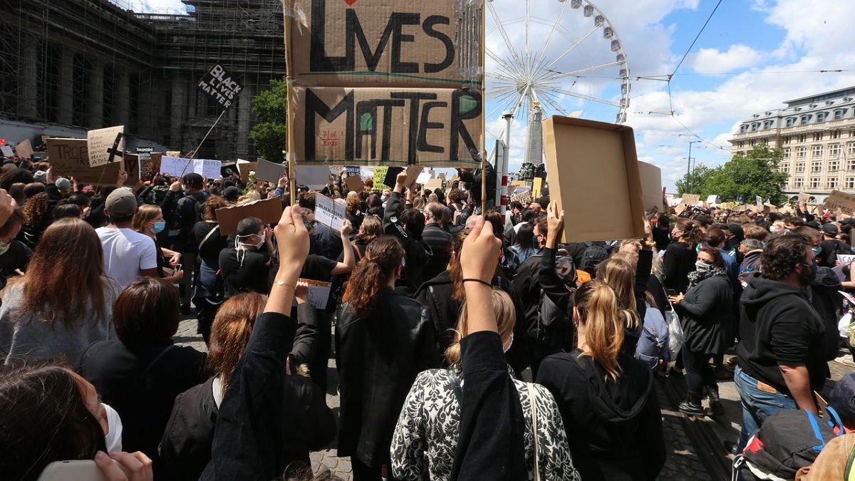 У Брюсселі протест проти расизму завершився масовим побоїщем: фото і відео У Брюсселі протест проти расизму завершився масовим побоїщем: фото і відео