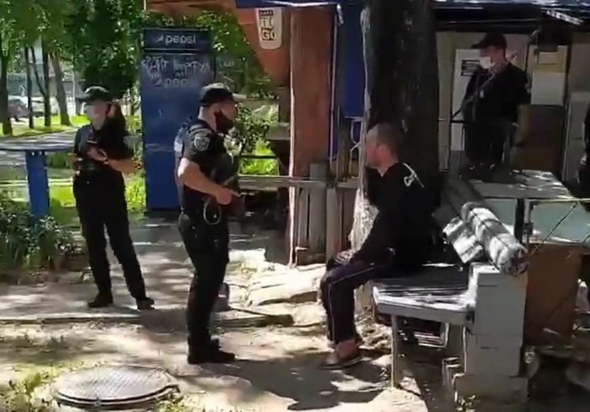 В Харькове мужчина стрелял себе в голову 8.06.2020 фото, видео