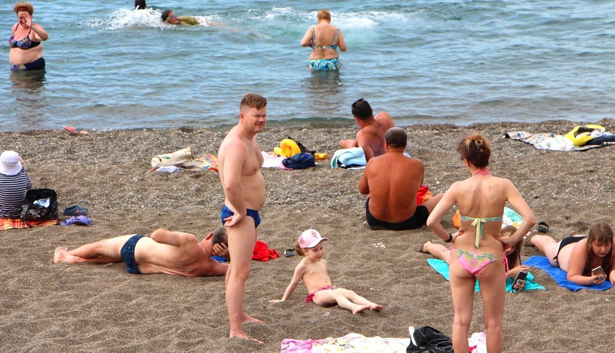 В оккупированном Крыму полные пляжи, несмотря на пандемию коронавируса: фото