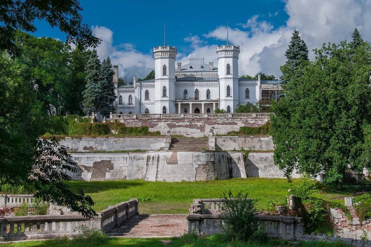 Місце десятків легенд: який неймовірний маєток варто відвідати туристам на Харківщині