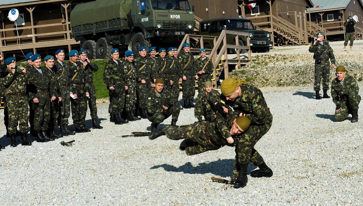 Українські військові пройшли обсервацію в Трускавці й вирушили у миротворчу місію: деталі