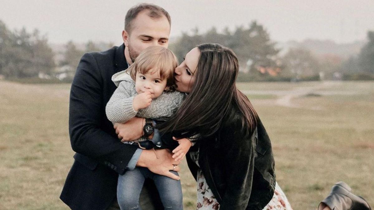 Вагітна Джамала замилувала мережу чуттєвою фотосесією з чоловіком та сином