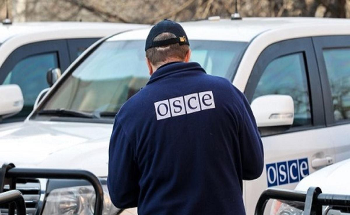 ОБСЕ зафиксировала грузовики в лесу возле неконтролируемой границы с РФ ОБСЕ зафиксировала грузовики в лесу возле неконтролируемой границы с РФ