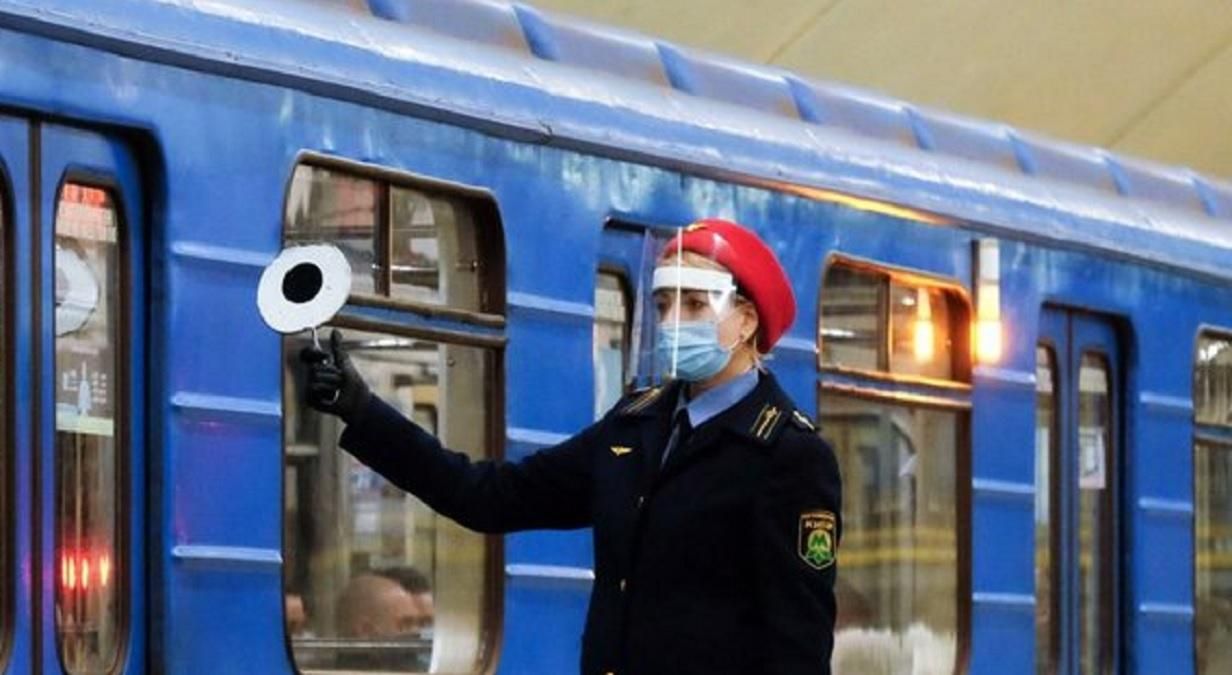 У Києві підлітки стрибали по даху метро 9 червня 2020: відео У Києві підлітки стрибали по даху метро 9 червня 2020: відео