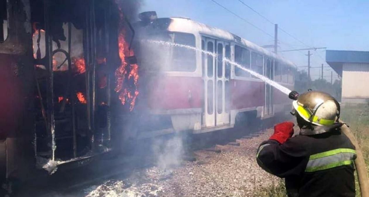 Пожежа у трамваї у Кривому Розі 9 червня 2020: фото, відео Пожежа у трамваї у Кривому Розі 9 червня 2020: фото, відео