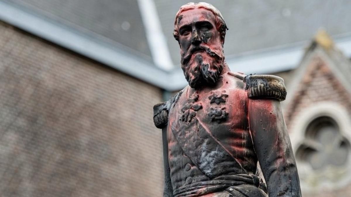 У Бельгії знесли пам’ятник королю Леопольду ІІ: фото
