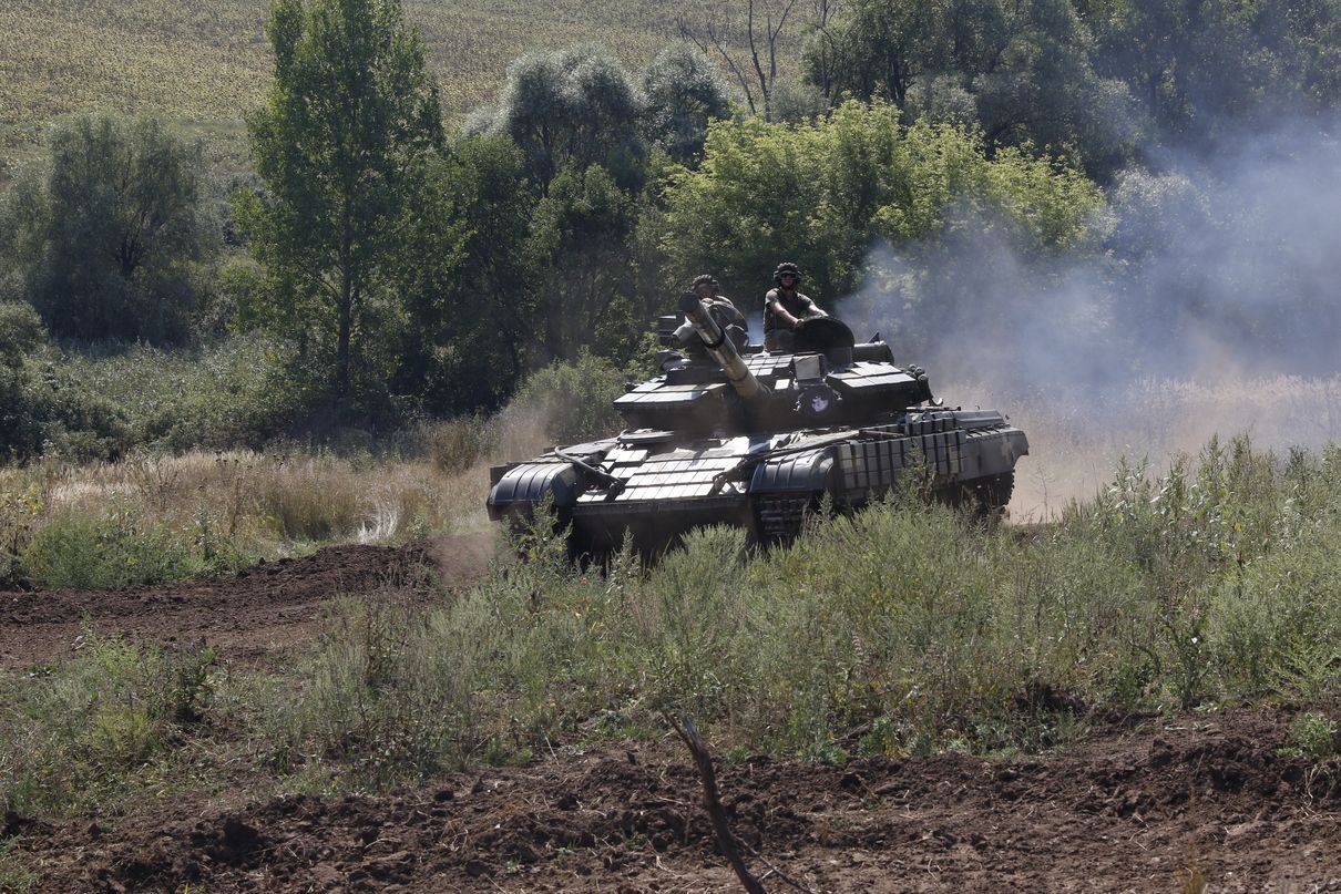 Неспокійна доба на Донбасі: 16 обстрілів, один поранений Неспокійна доба на Донбасі: 16 обстрілів, один поранений