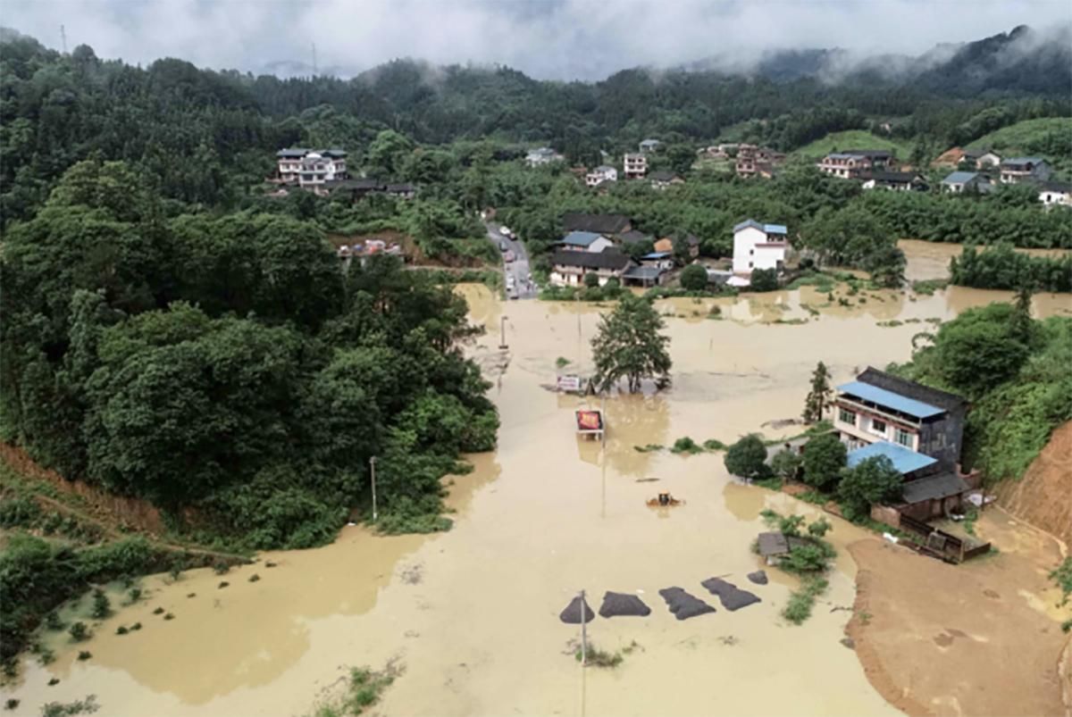 Паводки в Китаї 10 червня 2020 - є жертви, фото, відео Паводки в Китаї 10 червня 2020 - є жертви, фото, відео