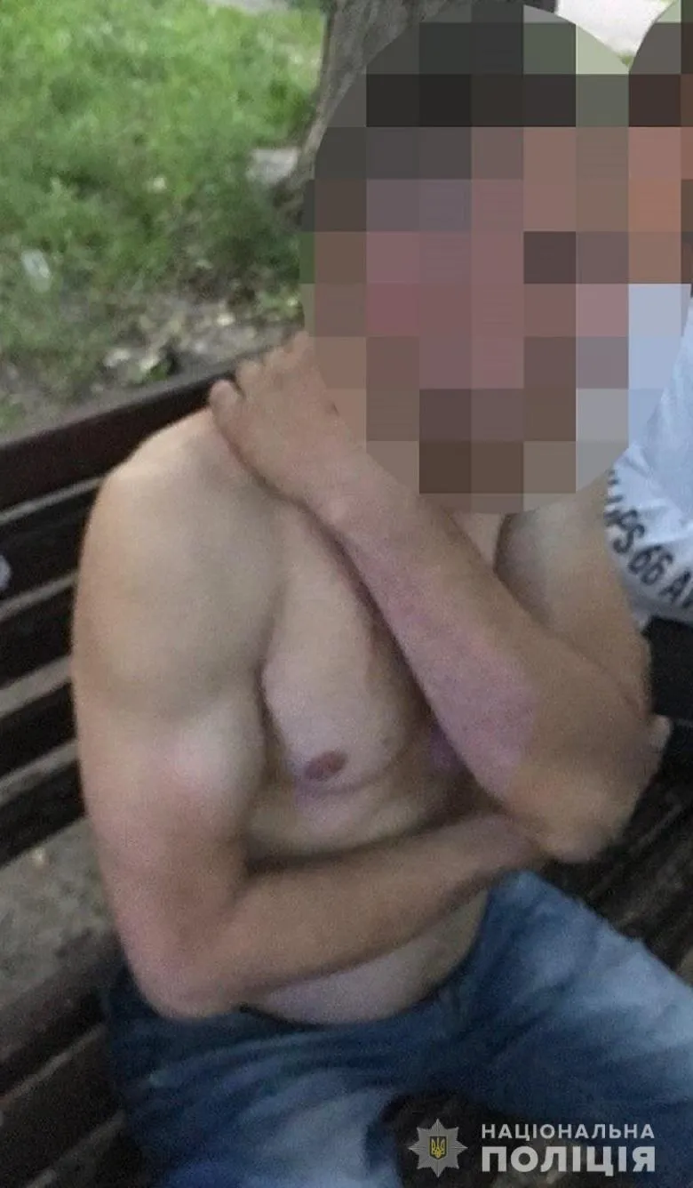 У Києві чоловік поранив двох людей ножем