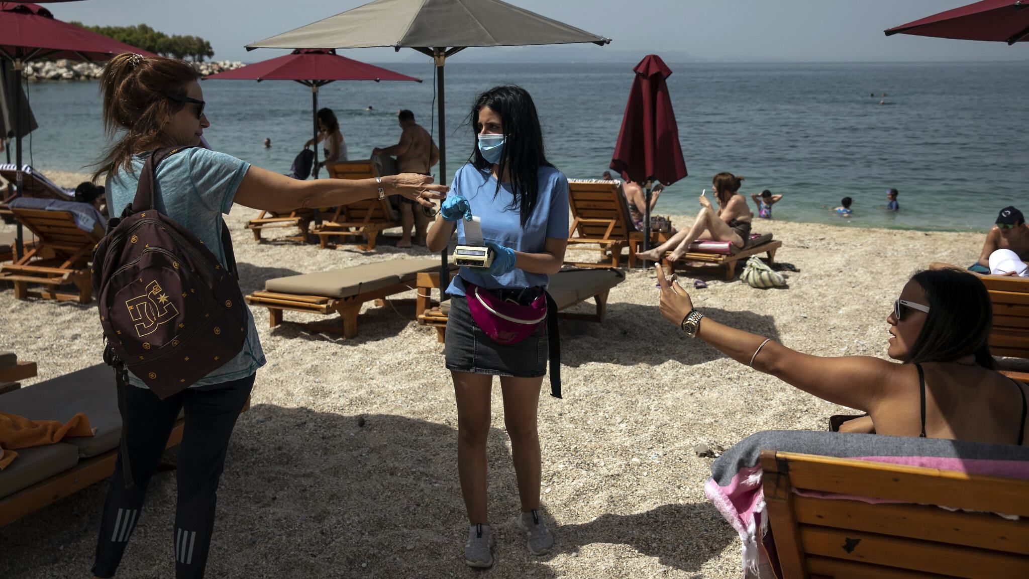 Відпочинок в умовах пандемії коронавірусу: у МОЗ назвали правила в'їзду в туристичні країни