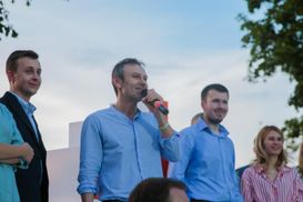 Вакарчук сдает мандат: как это повлияет на рейтинги партии "Голос"